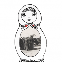 Zeichnung einer Matrjoschka. In ihrem Bauch ist ein schwarzweiß-Foto zu sehen