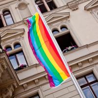 Knapp die Hälfte der Grazer Bezirke hissten heuer eine Regenbogenfahne. Foto: podesser.net