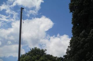 Leerer Fahnenmast im Volksgarten Graz im Jahr 2013. Foto: Christoph Schattleitner Leerer Fahnenmast im Volksgarten Graz im Jahr 2013. Foto: Christoph Schattleitner