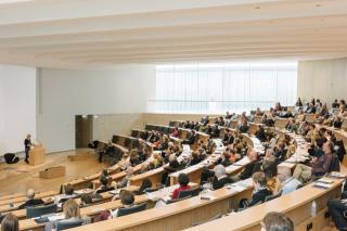 Das Publikum während des Votrages von Viola König. Fotograf: Ludwig Schoepfer