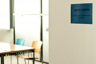 Emberger: "Unserer Gesellschaft ist das Bewusstsein abhandengekommen, dass Leistung gut ist und sich lohnt. Aber stetiges Lernen ist wichtig und notwendig. Und oft zahlt es sich aus, den schwierigeren Weg zu gehen.“ Foto: Christopher Glanzl Emberger: "Unserer Gesellschaft ist das Bewusstsein abhandengekommen, dass Leistung gut ist und sich lohnt. Aber stetiges Lernen ist wichtig und notwendig. Und oft zahlt es sich aus, den schwierigeren Weg zu gehen.“ Foto: Christopher Glanzl