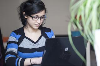 Sahel Zarinfard ist Jungjournalistin des Jahres 2012 und gründete das Onlinemedium paroli. Foto: Johanna Rauch Sahel Zarinfard ist Jungjournalistin des Jahres 2012 und gründete das Onlinemedium paroli. Foto: Johanna Rauch