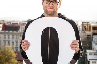 O wie Organisation: immer mehr junge Menschen organisieren sich selbst, um der Krise zu entkommen. Foto: Alexander Gotter